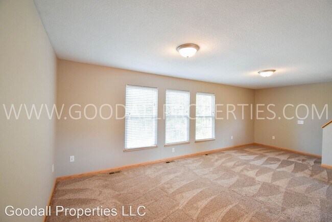 Building Photo - 2 br, 2.5 bath House - 15323 Townsend Ave