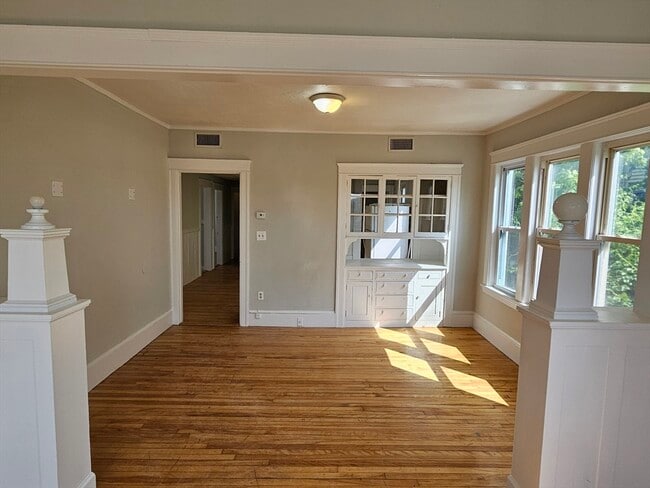 Building Photo - 169 Perry Ave