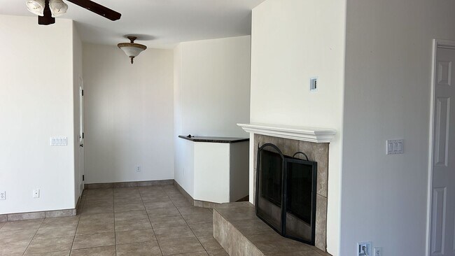 Building Photo - Beautiful home in a country setting!