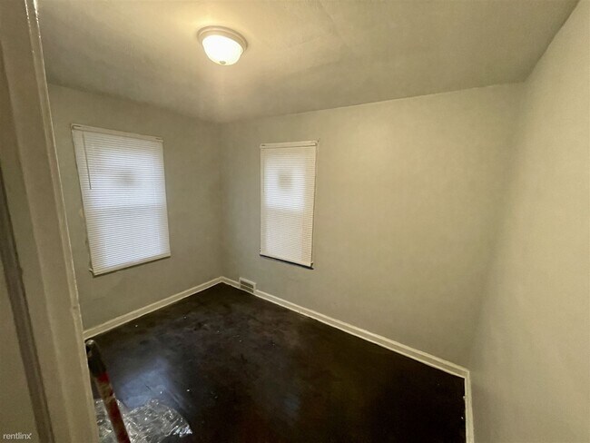 Building Photo - 4 br, 1.5 bath House - 18545 Huntington Av...