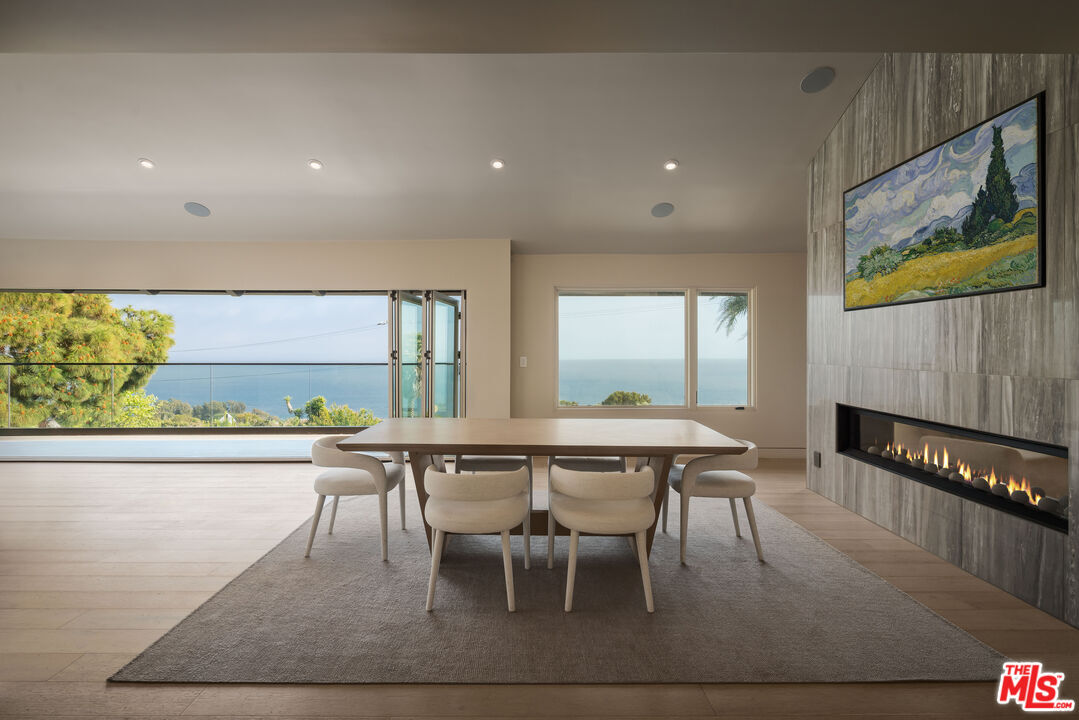 Foto principal - 4782 Encinal Canyon Rd