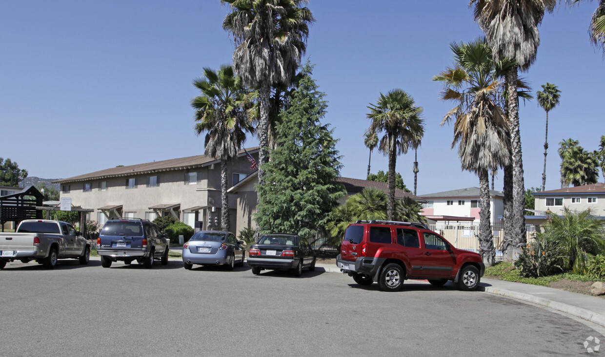 Primary Photo - La Posada Apartments