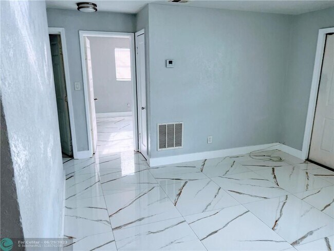 Foto del edificio - 839 NW 14th Way
