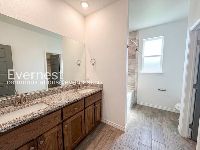 Building Photo - 845 Freedom Cir