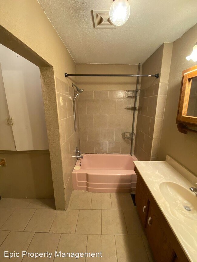 Building Photo - 3 br, 1 bath House - 1105 SW Clay St
