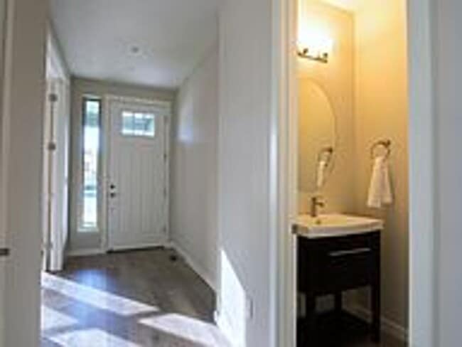 Building Photo - Charming Newer Camas Home in Gated Community