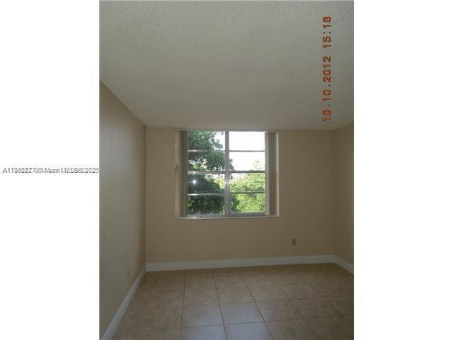 Foto del edificio - 482 NW 165th St