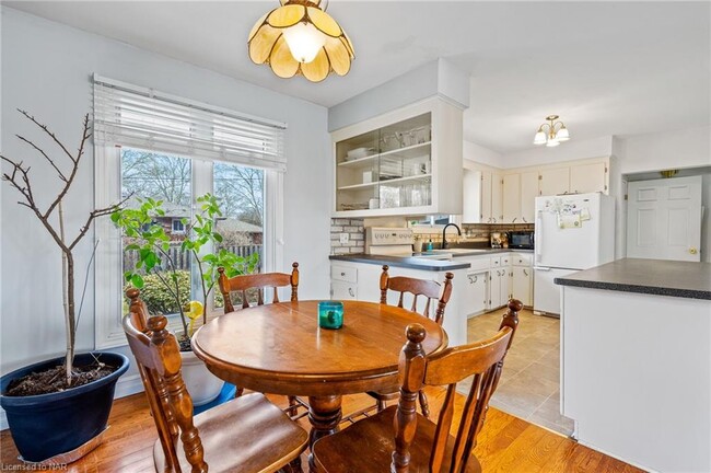 Building Photo - 90 Rochelle Dr