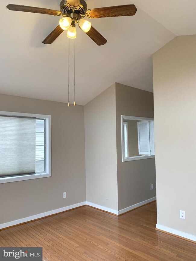 Building Photo - 9834 Islandside Dr