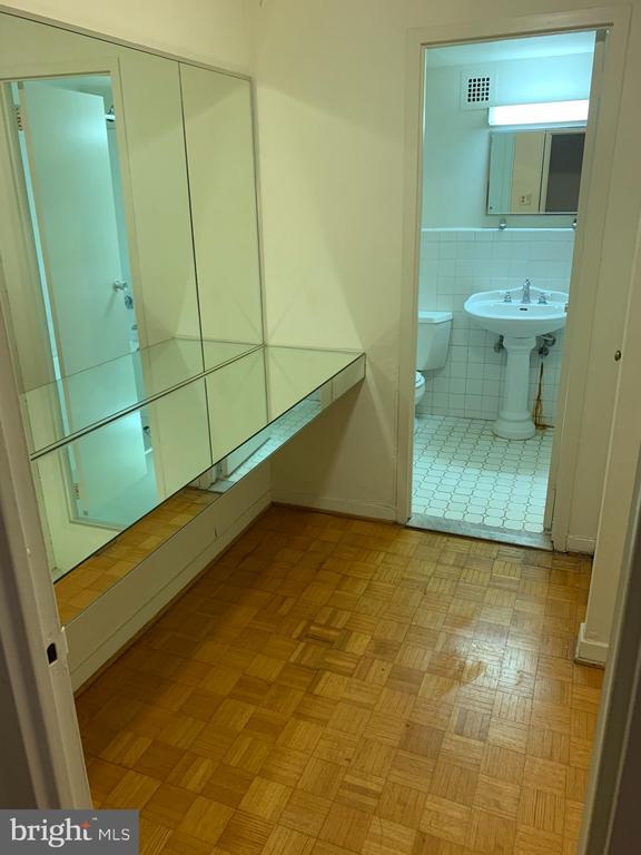 Building Photo - 224 W Rittenhouse Square