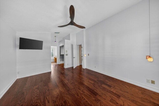 Foto del edificio - 9121 Paragon Way