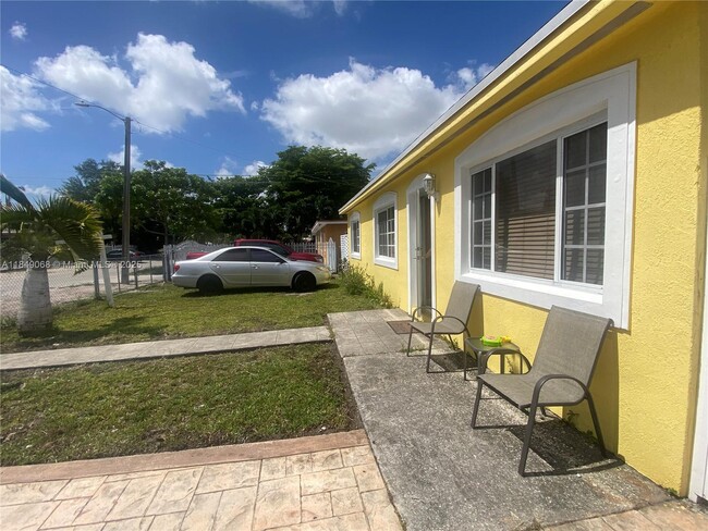Building Photo - 10440 NW 28th Ct