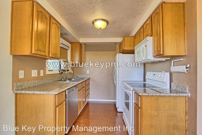 Building Photo - 2 br, 1 bath House - 3300 Kauffman Avenue #21