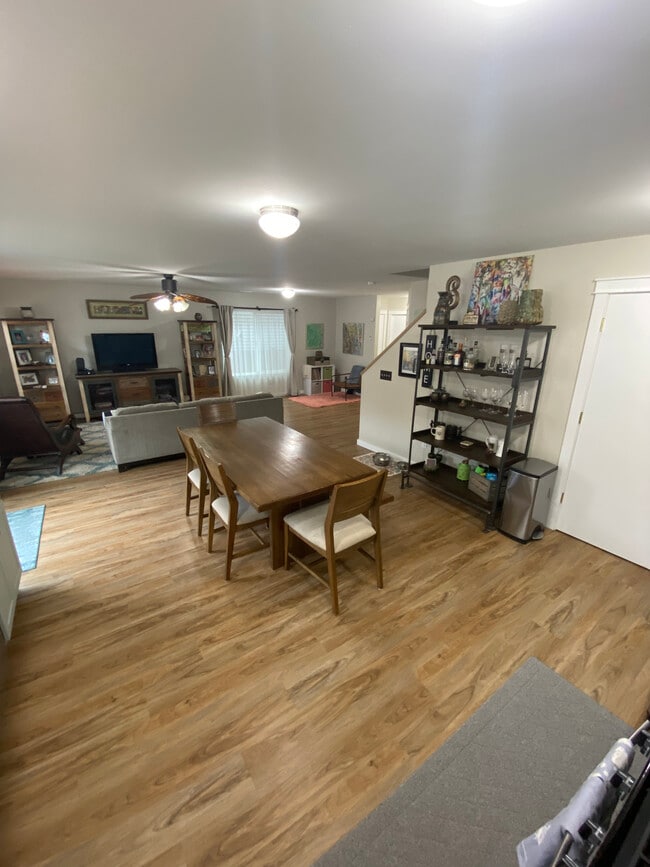 Building Photo - 450 NW Nesvik Way