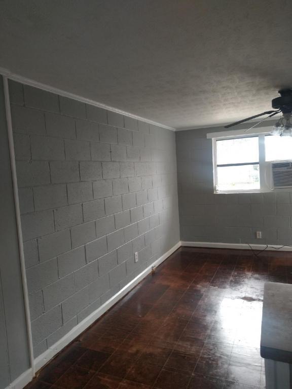 Building Photo - 1164 Charlie Dr
