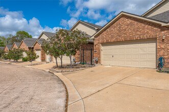 Building Photo - 2060 Glencove Dr