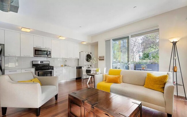 Foto del edificio - A sensational loft-style condo with a huge...