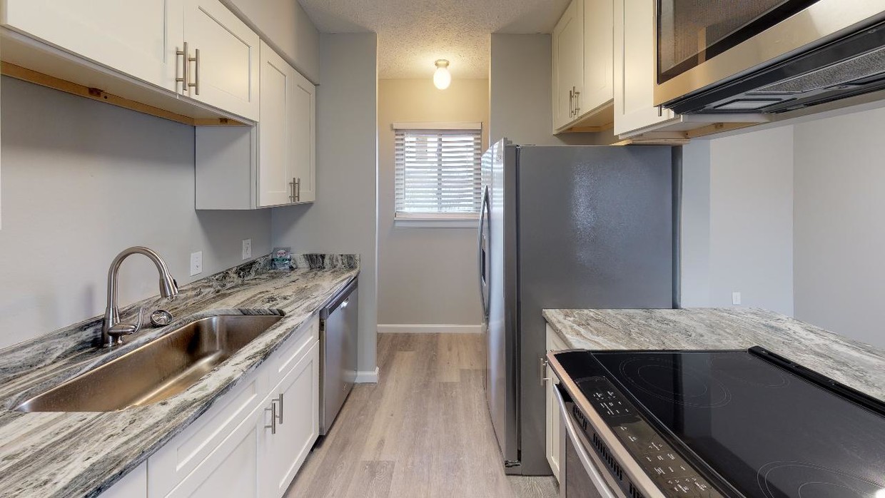 Foto principal - 3426 Douglas Rd