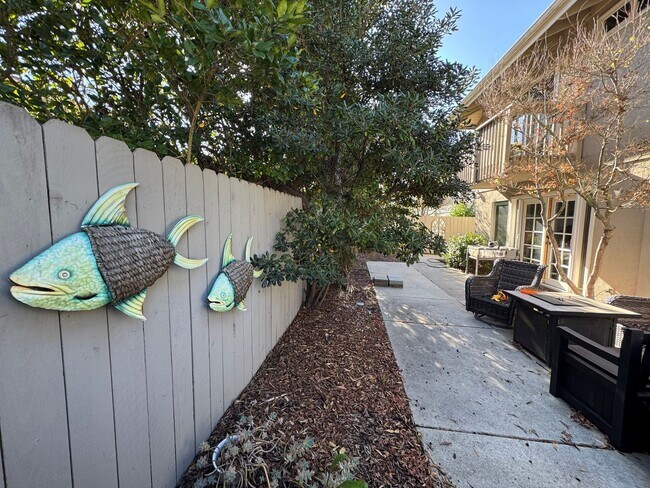 Foto del edificio - Coastal Living in Ventura Keys – 2 Bed, 2 Bath Downstairs Duplex with Backyard Retreat