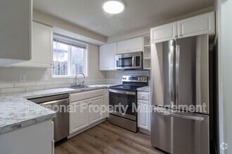 Building Photo - 1327 Z St