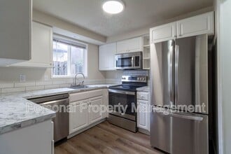 Building Photo - 1327 Z St