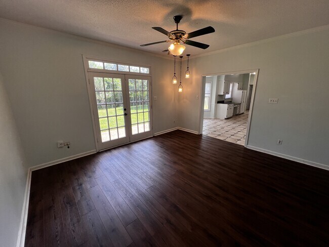 Foto del edificio - 8282 Linkwood Ln