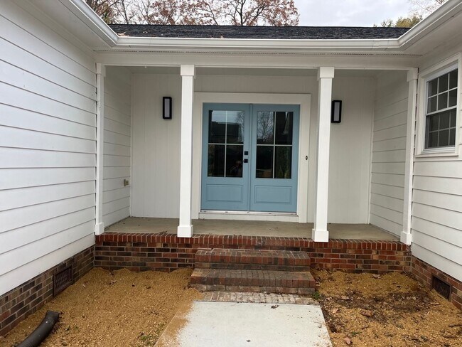 Building Photo - 3 Bed, 2.5 Bath Updated Home in Olde Provi...