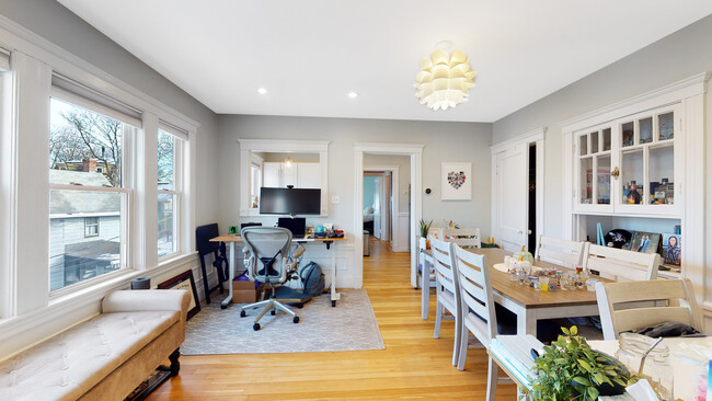 Building Photo - 300 Lamartine St