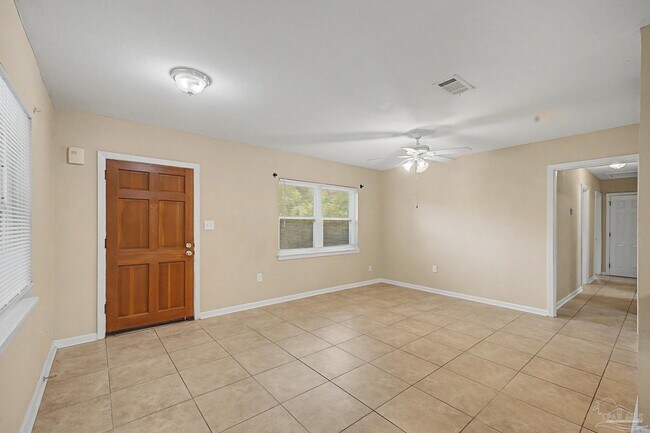 Foto del edificio - 560 N 72nd Ave
