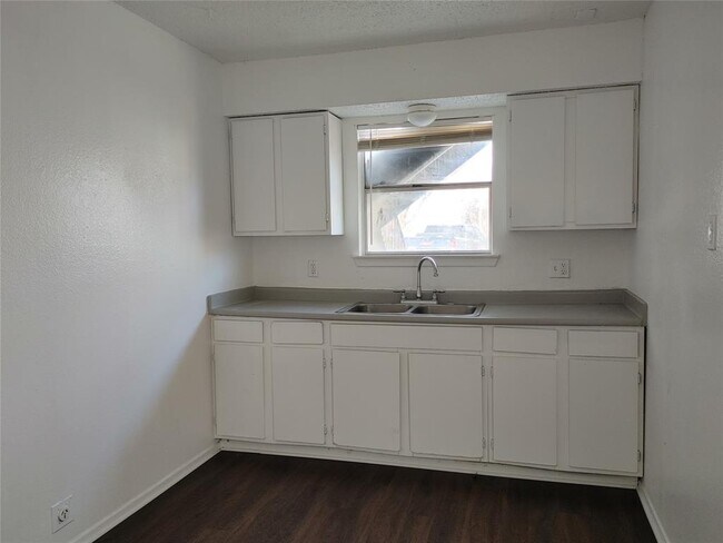 Foto del edificio - 4222 Bernice St