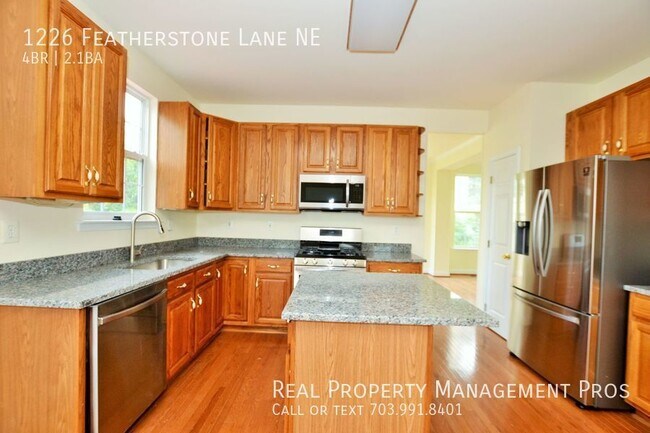 Building Photo - 1226 Featherstone Ln NE