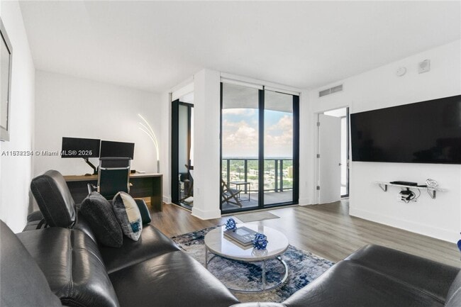 Foto del edificio - 121 NE 34th St