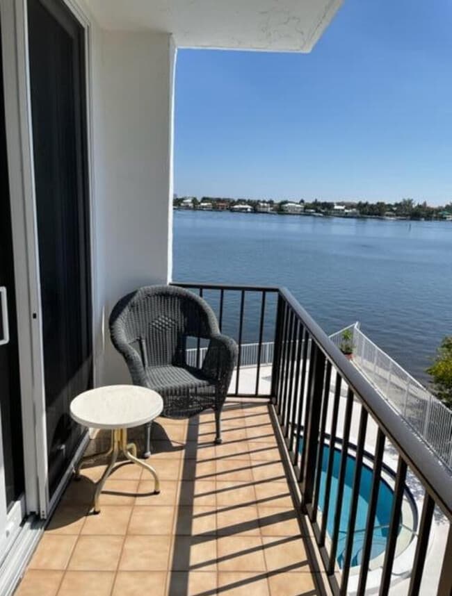 Foto del edificio - 301 Croton Ave