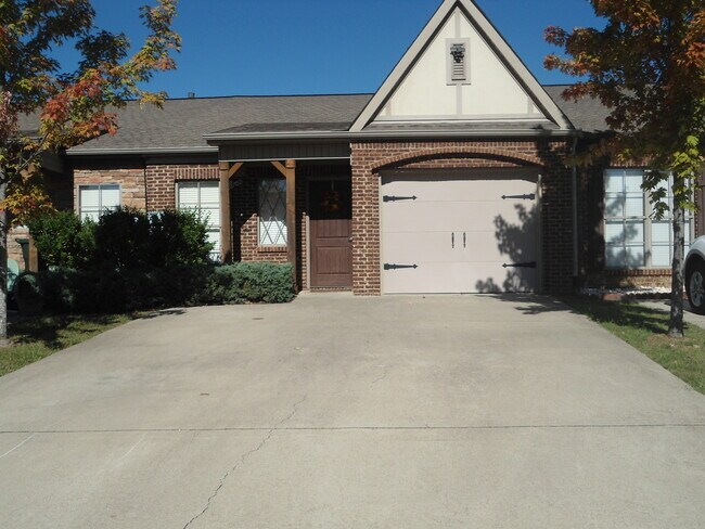 Foto del edificio - Home for Rent in McCalla! Available to Vie...