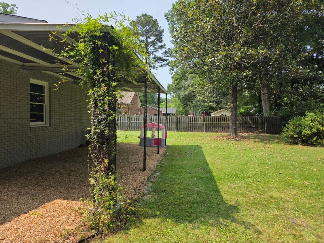 Building Photo - 1100 Robin Hill Rd NW