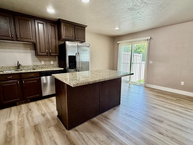 Building Photo - 3993 S 400 E