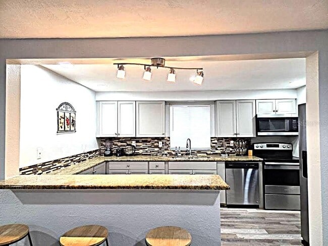 Foto del edificio - 6886 49th Ave N