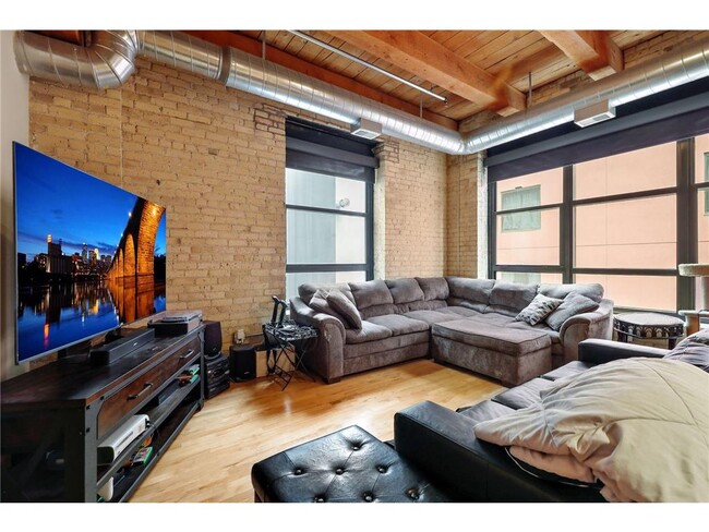 Building Photo - 607 S Washington Ave