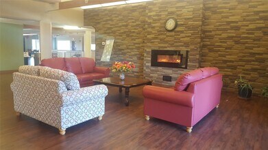 Building Photo - 2100 Greentree