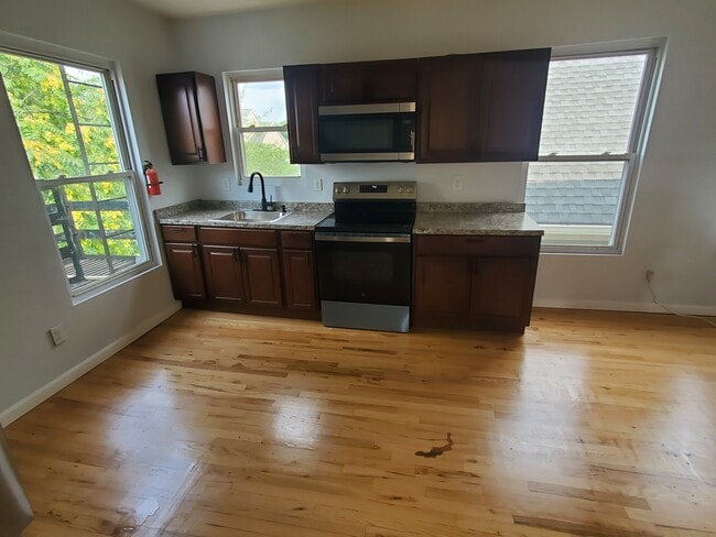 Kitchen - 250 Inslee Pl