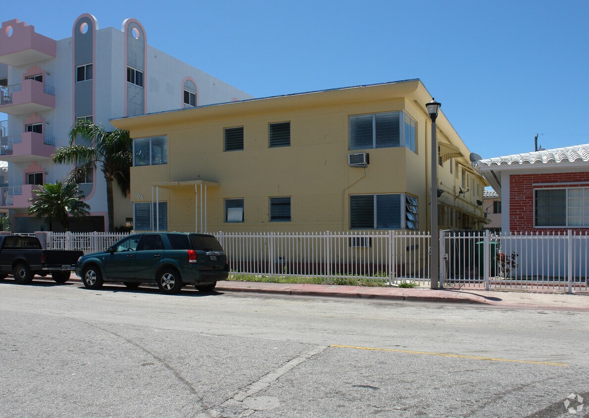 Building Photo - 700 85th St