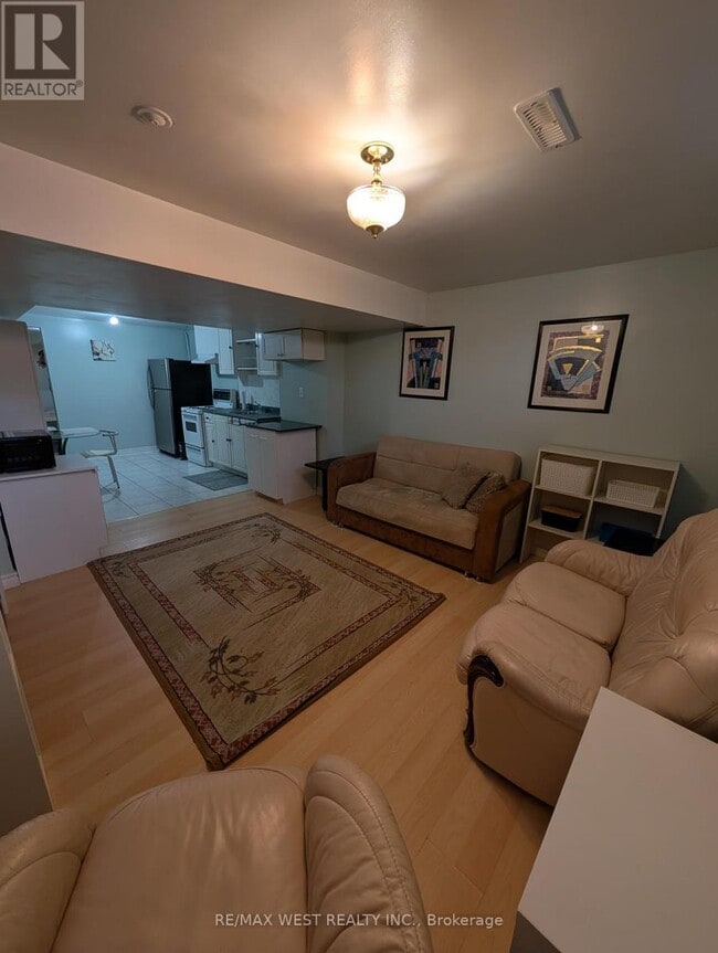 Building Photo - 14 Thornway Ave