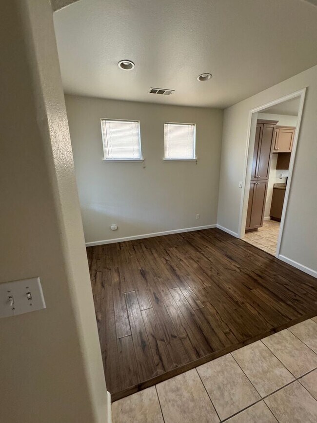Foto del edificio - 1453 S Mills Ave