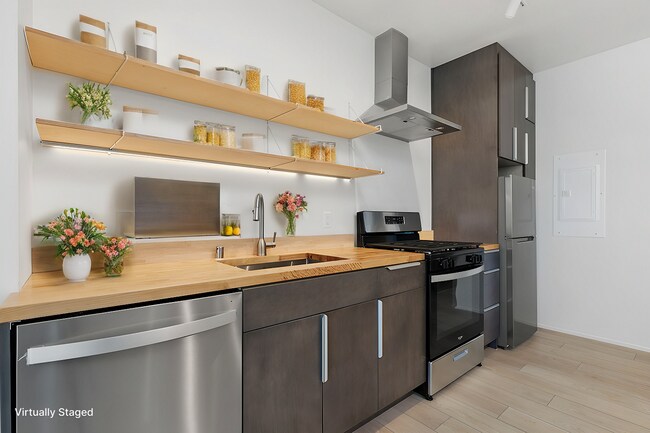 Foto del edificio - Contemporary Little Italy Studio!
