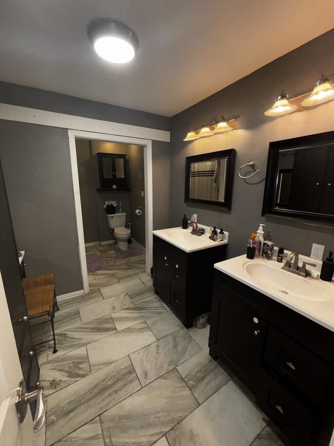 Building Photo - 7603 Alcove Ave