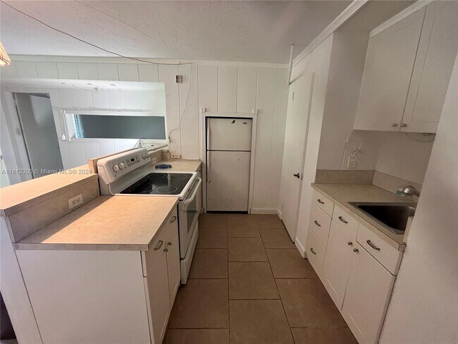 Foto del edificio - 2288 SW 16th Ct