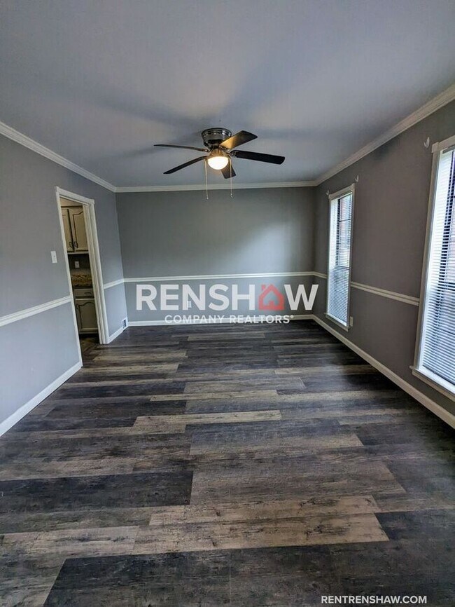 Building Photo - Charming Duplex - 3 Bedroom / 2 Bath - MOV...