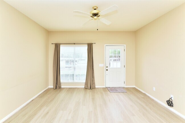 Foto del edificio - 2930 Grants Lake Blvd