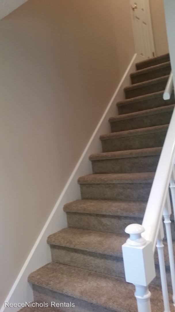 Foto del edificio - 9846 Farley Ln