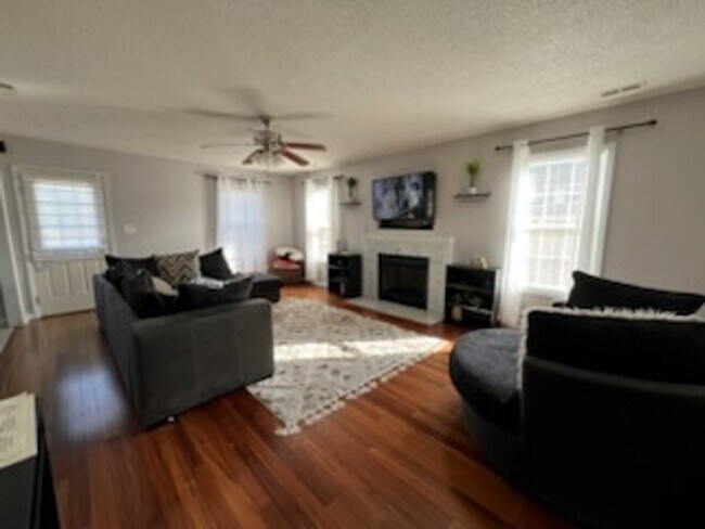 Foto del edificio - 102 Newhan Ln